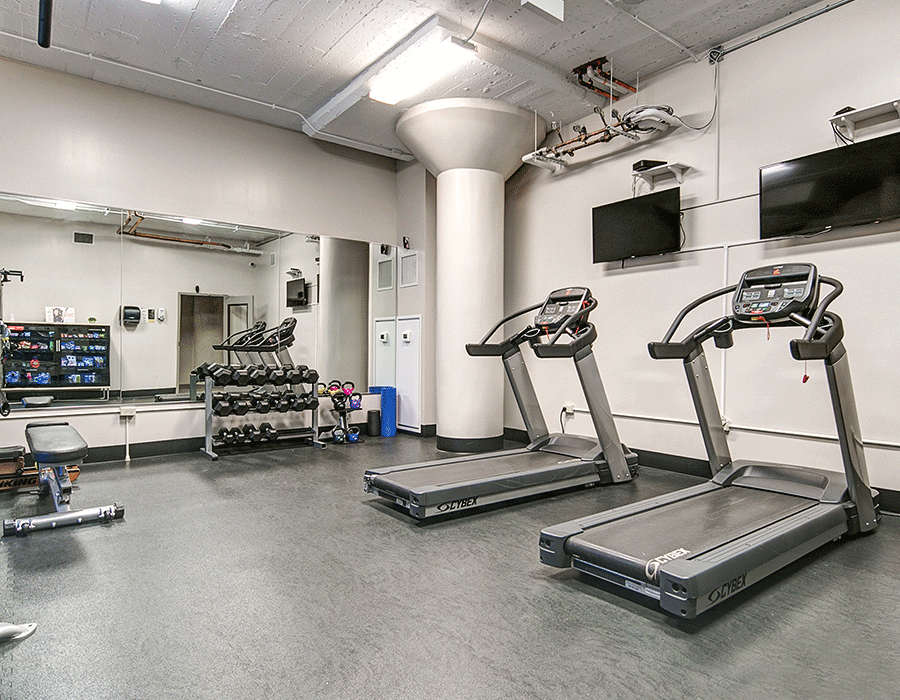 South loop apartment building fitness center with all the essentials 